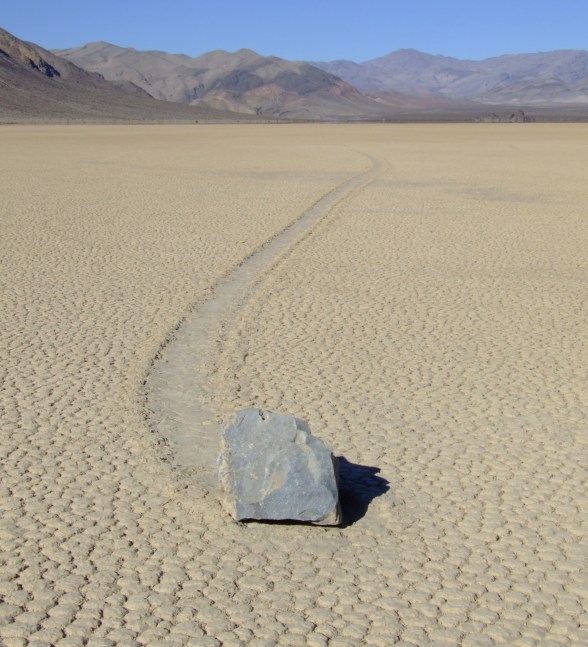 DEATH VALLEY NATIONAL PARK, INYO COUNTY, CALIFORNIA, U.S.A. RACETRAK PLAYA VIEW LOOKING NORTH TOWARDS THE GRANDSTAND FROM APPROXIMATE POSITION N 36º 40.0', W 117º 33.5'