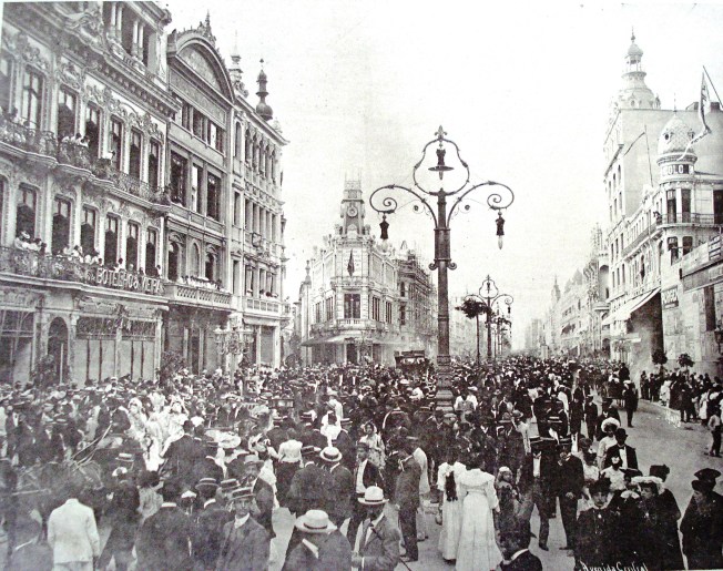 Av. Rio Branco, no Rio de Janeiro, na década de 1900.
