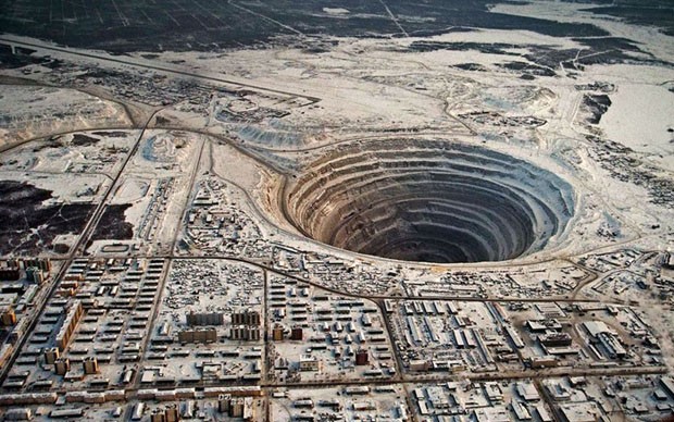 Mina de diamante Mirny, na Sibéria Oriental, na Rússia.