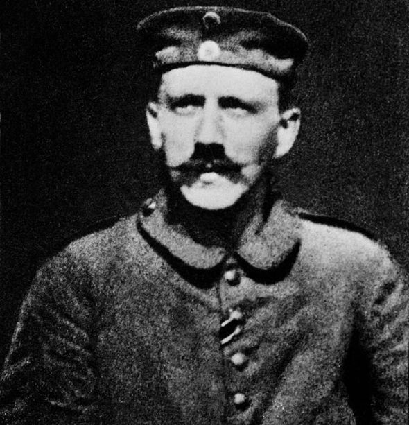 O jovem cabo Hitler no exército alemão na 1ª Guerra Mundial.