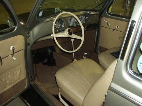 Interior de um Fusca antigo